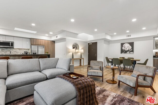 Building Photo - 4806 Sylmar Ave