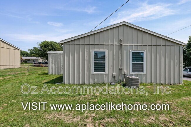 Building Photo - 3310 Iroquois Ln