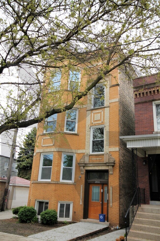 Primary Photo - 2814 N Troy St