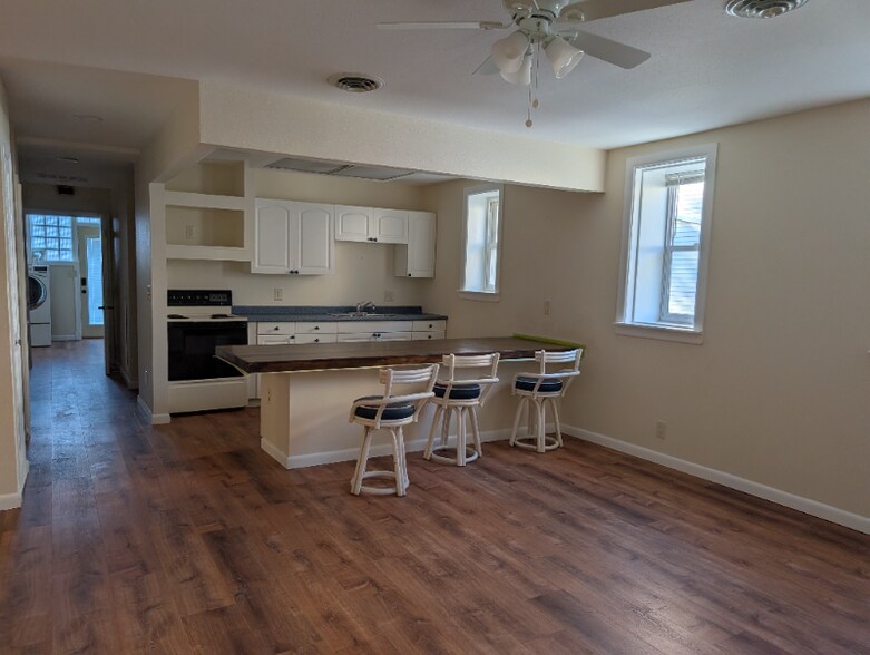 Building Photo - 3637 S Clement Ave