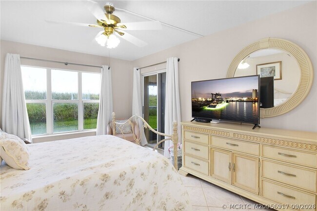Building Photo - 10200 S Ocean Dr