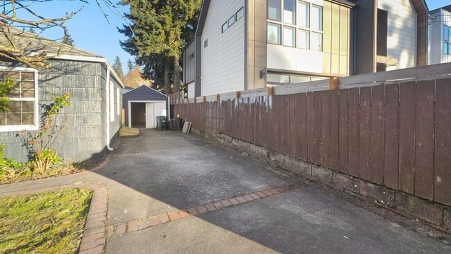 Building Photo - Updated West Seattle Two-Bedroom Home