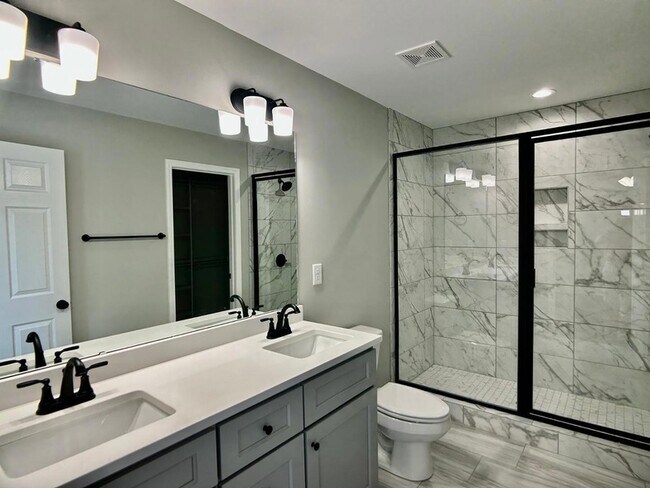 Building Photo - 103 Crescent Dr