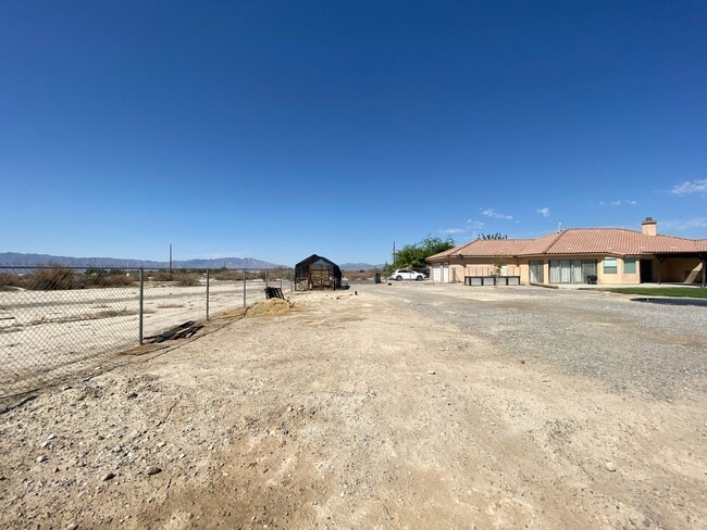Building Photo - CALVADA VALLEY U.1 - Oakleaf Avenue