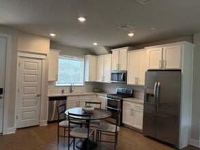 Building Photo - 142 Volterra Ln