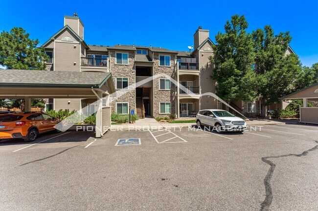 Building Photo - Charming condo with Central AC and Garage Parking Space!