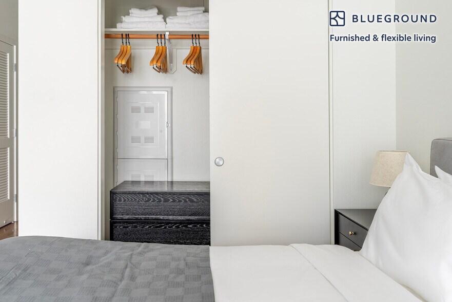 Building Photo - 238 13th St