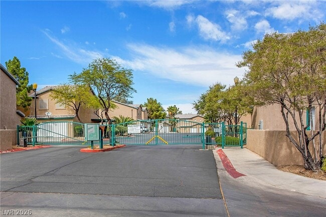 Building Photo - 5237 Steinbrenner Ln