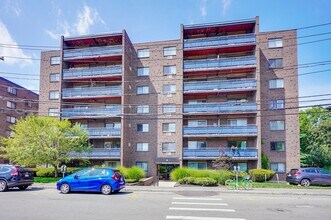 Building Photo - 32 Whites Ave