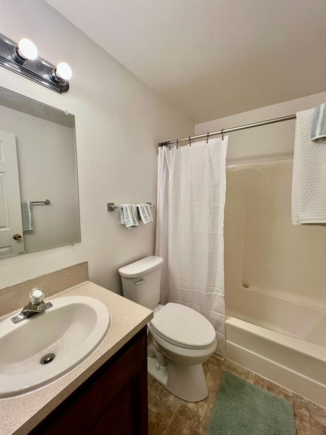 Building Photo - (#738) Duplex Near Squaxin Park - Water/Se...