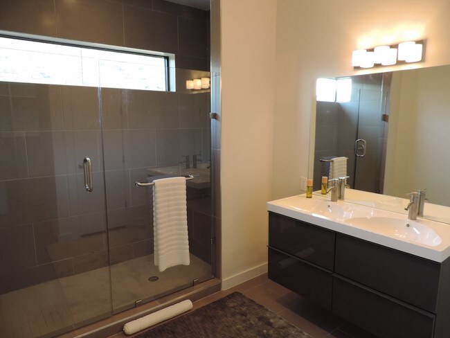 Building Photo - 409 Shiloh Dr