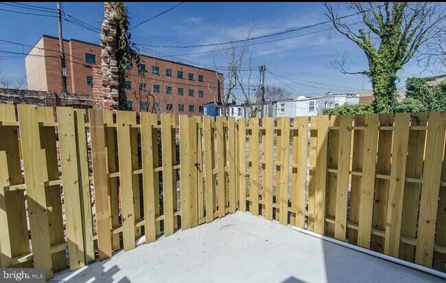Building Photo - 524 N Patterson Park Ave