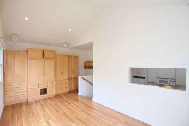 Building Photo - Charming single-story 2BR/1BA home in Mill Valley, Back yard, Storage, Front Porch (11 Alta Vista...