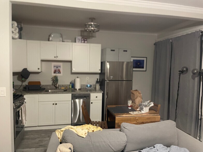 Building Photo - 110 Brainerd Rd