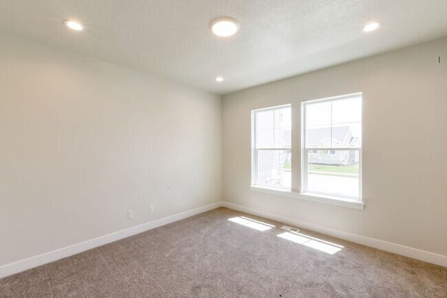 Building Photo - SPECTACULAR VIRTUALLY NEW HOME IN SOUGHT A...
