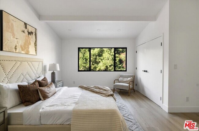 Building Photo - 3873 Royal Woods Dr