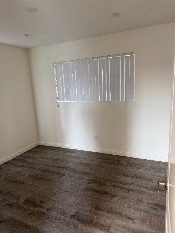 Building Photo - 154 S Grand Oaks Ave