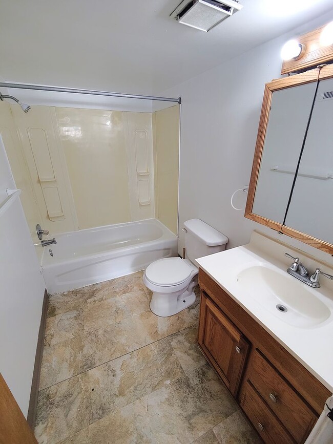 Building Photo - 2423 Wrights Wy