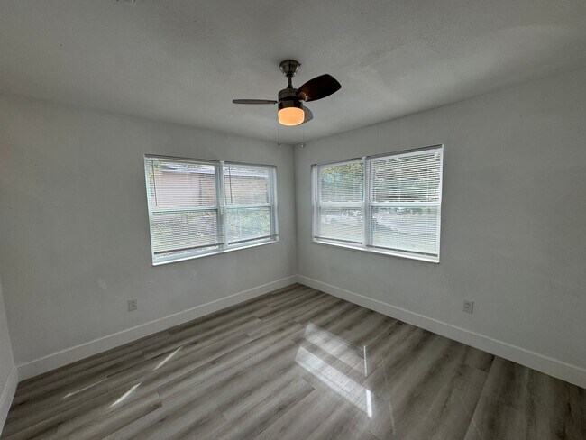 Building Photo - Recently Renovated 4/2 Home with Open Layout & Huge Backyard