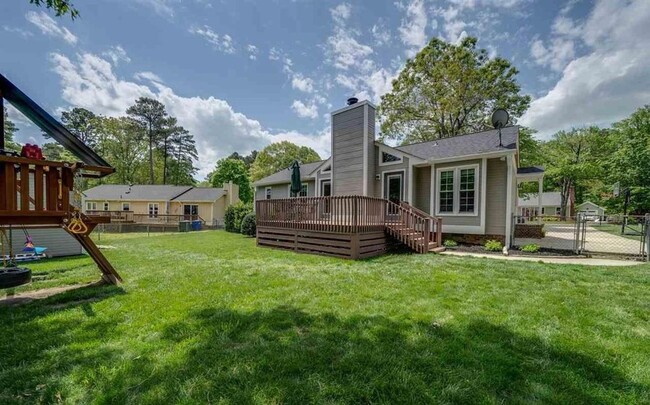 Building Photo - Newly Remodeled 3BD, 2BA Raleigh Home with...