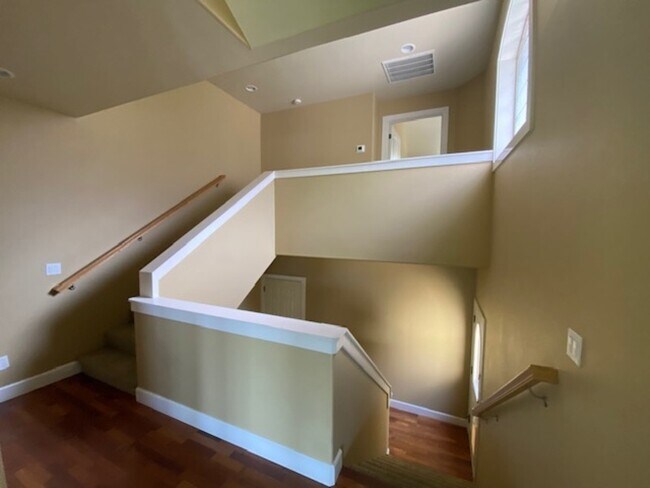 Building Photo - 528 W Nevada St