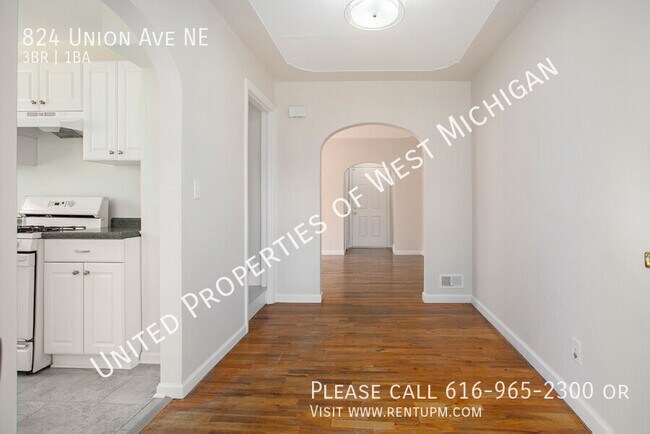 Building Photo - Available Now | 3 Bedroom 1 Bath Single Fa...