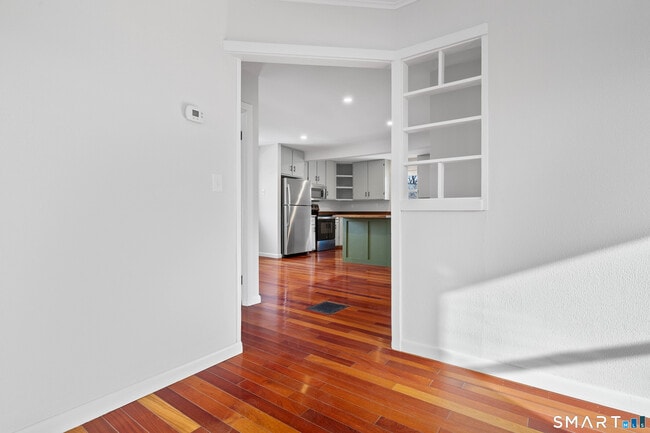 Building Photo - 3 Sunnieside Dr