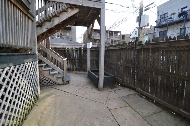 Building Photo - 3614 N Bosworth Ave
