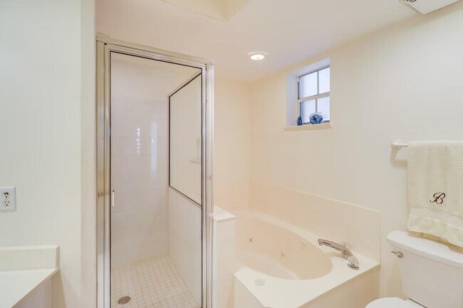 Building Photo - 5799 NE Island Cove Way