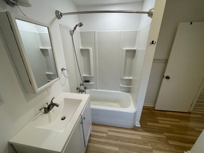 Building Photo - 43 Silopanna Rd