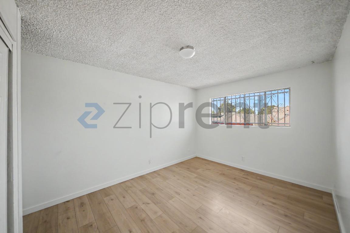 Building Photo - Unit C