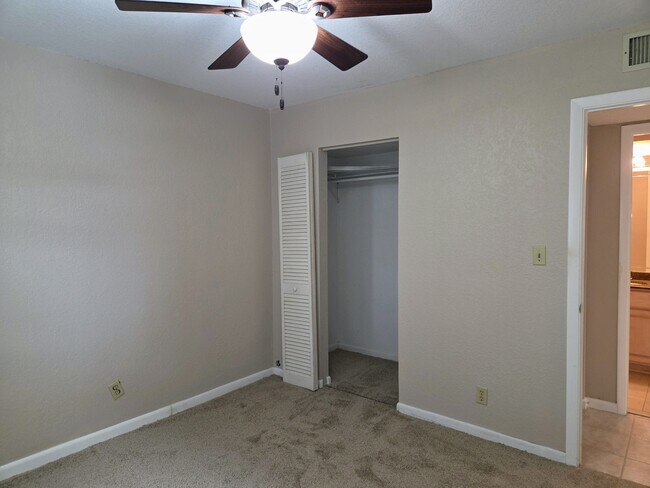 Building Photo - 5801 Bahia Del Mar Cir