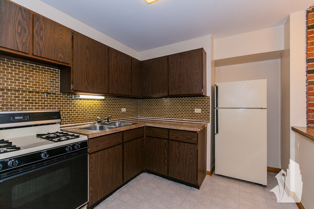 Building Photo - 873 W Lill Ave