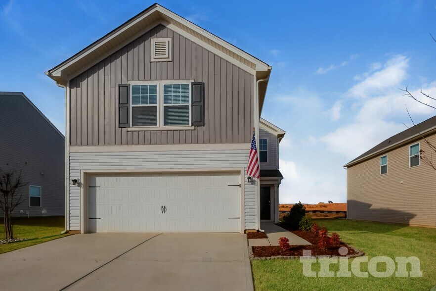 Primary Photo - 149 Hidden Lakes Rd