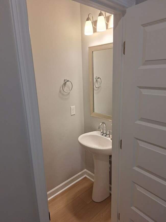 Building Photo - Beautiful Five Bedroom Home Located in Northeast Columbia!