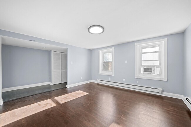 Building Photo - 211 New York Ave