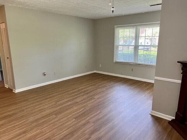 Building Photo - 3500 Warwick Dr