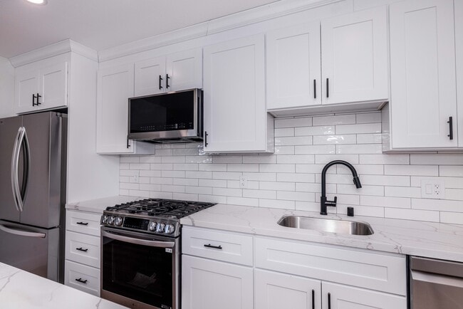 Building Photo - 2832 Derby St