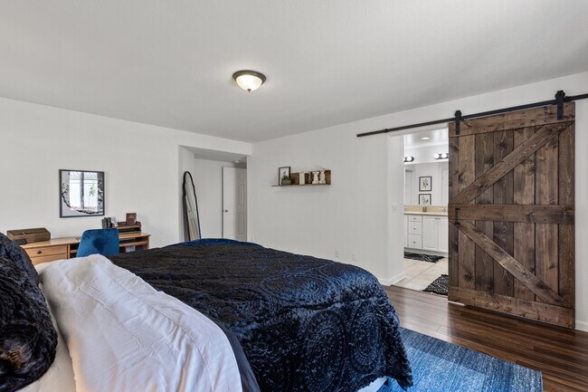 Master suite - 903 Valerie Ln