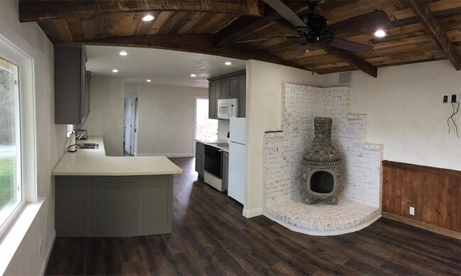 Building Photo - 305 Glenwood Rd