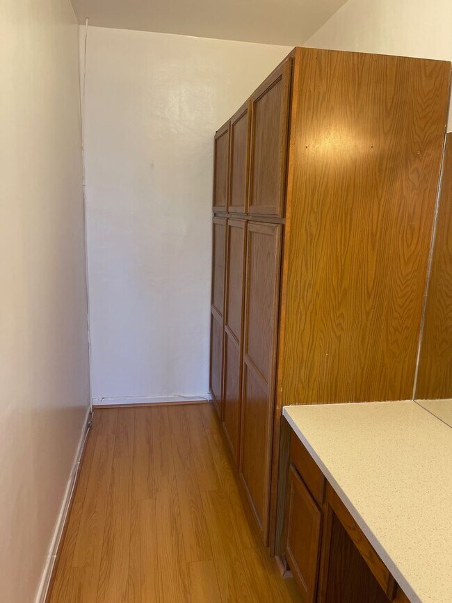 Building Photo - Studio Vacancy