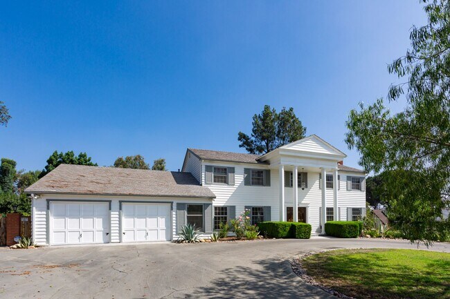 Building Photo - Georgian Colonial in Mt Helix