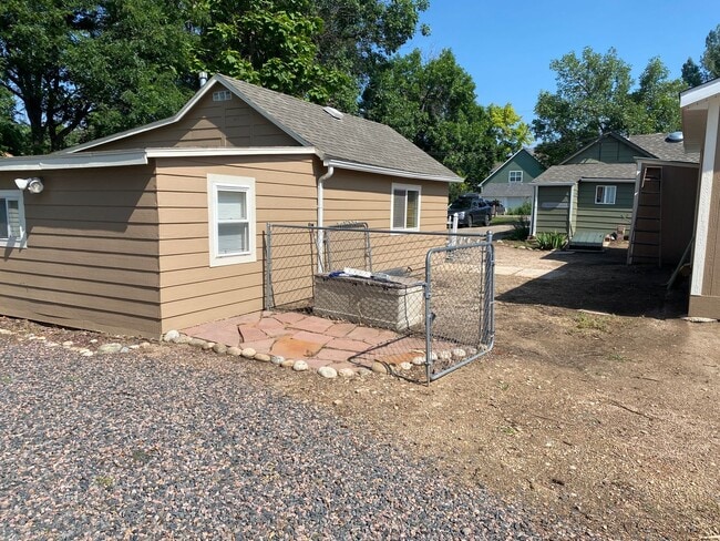 Building Photo - 2105 3rd Ave