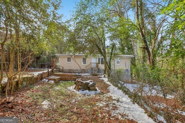 Building Photo - 1840 Camellia Dr