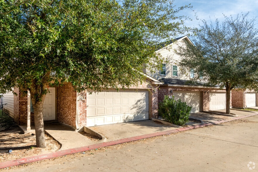 Alternate - Palm Trace Homes