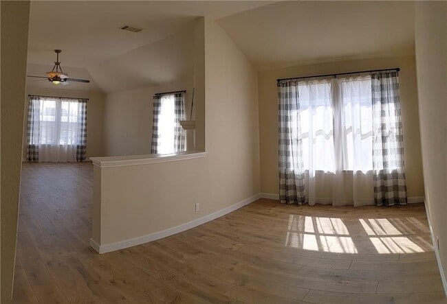 Building Photo - 114 Dana Dr