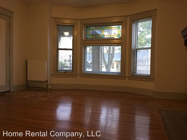 Building Photo - 1448-1450 Lake Dr SE