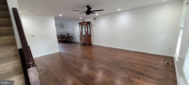 Building Photo - 262 Liberty Dr