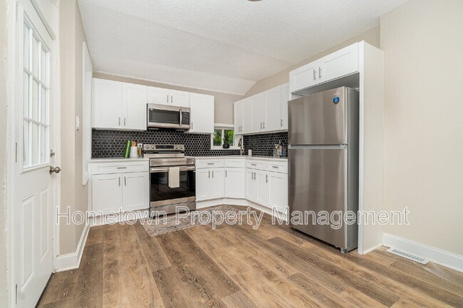 Building Photo - 321 W Mifflin St