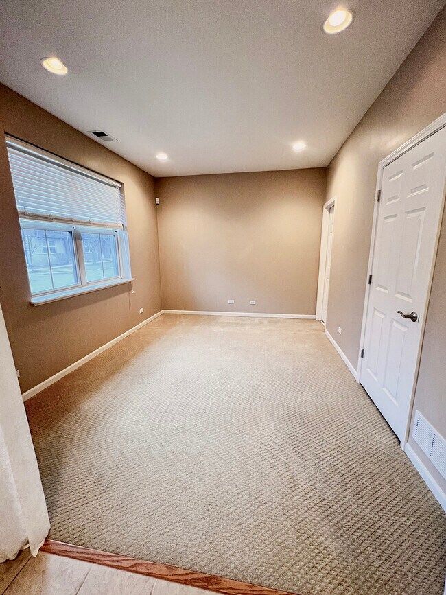 Building Photo - 742 Summit Ln